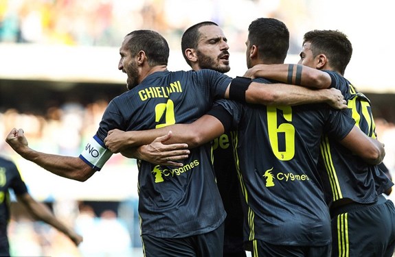Nhà đương kim vô địch Serie A chỉ có thể giành trọn 3 điểm nhờ bàn thắng ở những phút bù giờ cuối cùng. Ảnh: Dailymail